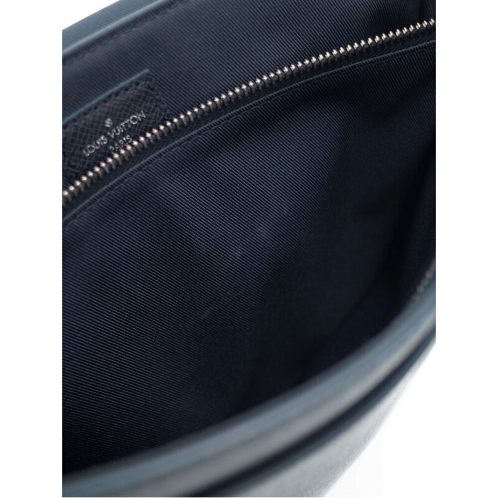 Louis Vuitton Taiga Black Leather Roman NM Shoulder Bag - Picture 6 of 8